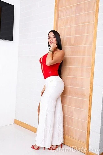 Nathale, 27
