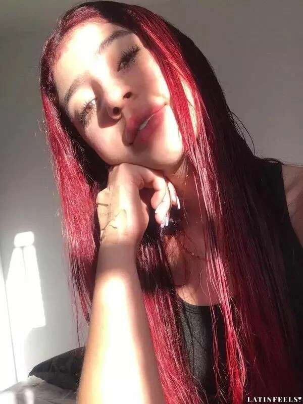 Laura, 21