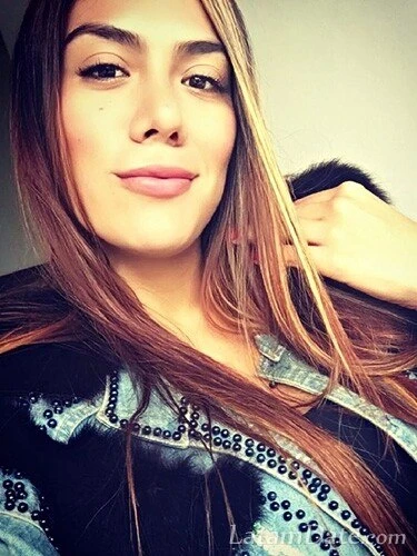 MARIA CAMILA, 32