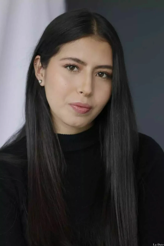 Manuela, 22